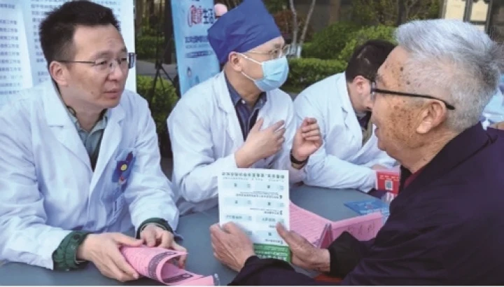 市腫瘤醫(yī)院聯(lián)手多家單位義診進(jìn)社區(qū)