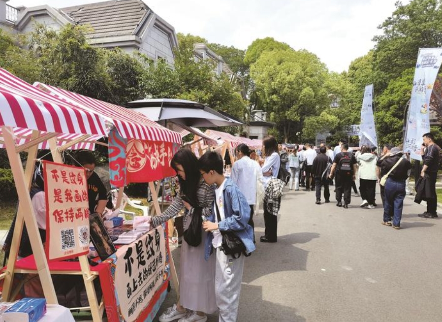 文旅融合點(diǎn)燃五一假日經(jīng)濟(jì)  濠河文旅品牌系列活動(dòng)開(kāi)幕